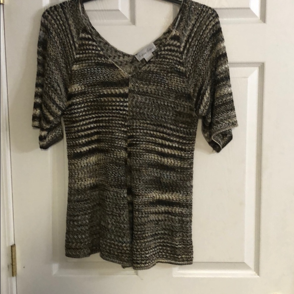 A cover top size large goes over tanks